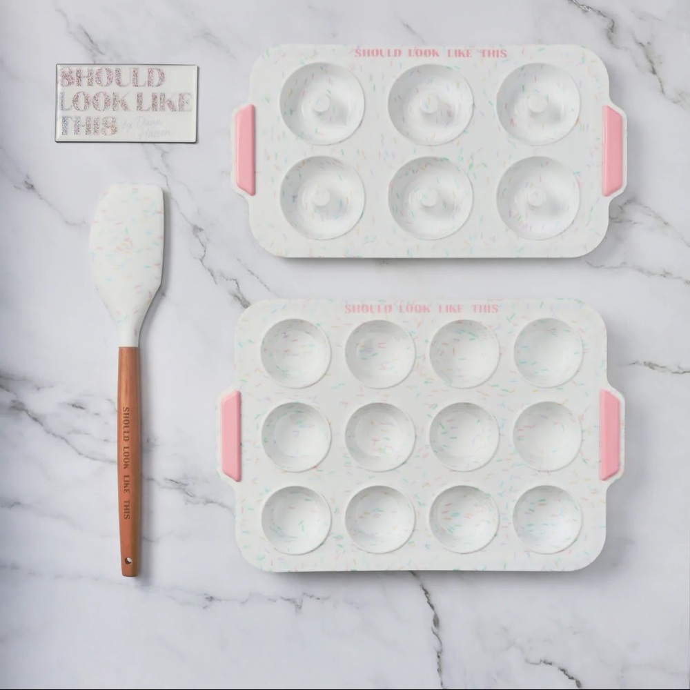 Dana Hasson Should Look Like This Bakeware Kit Cupcake Muffin Silicone Mould
